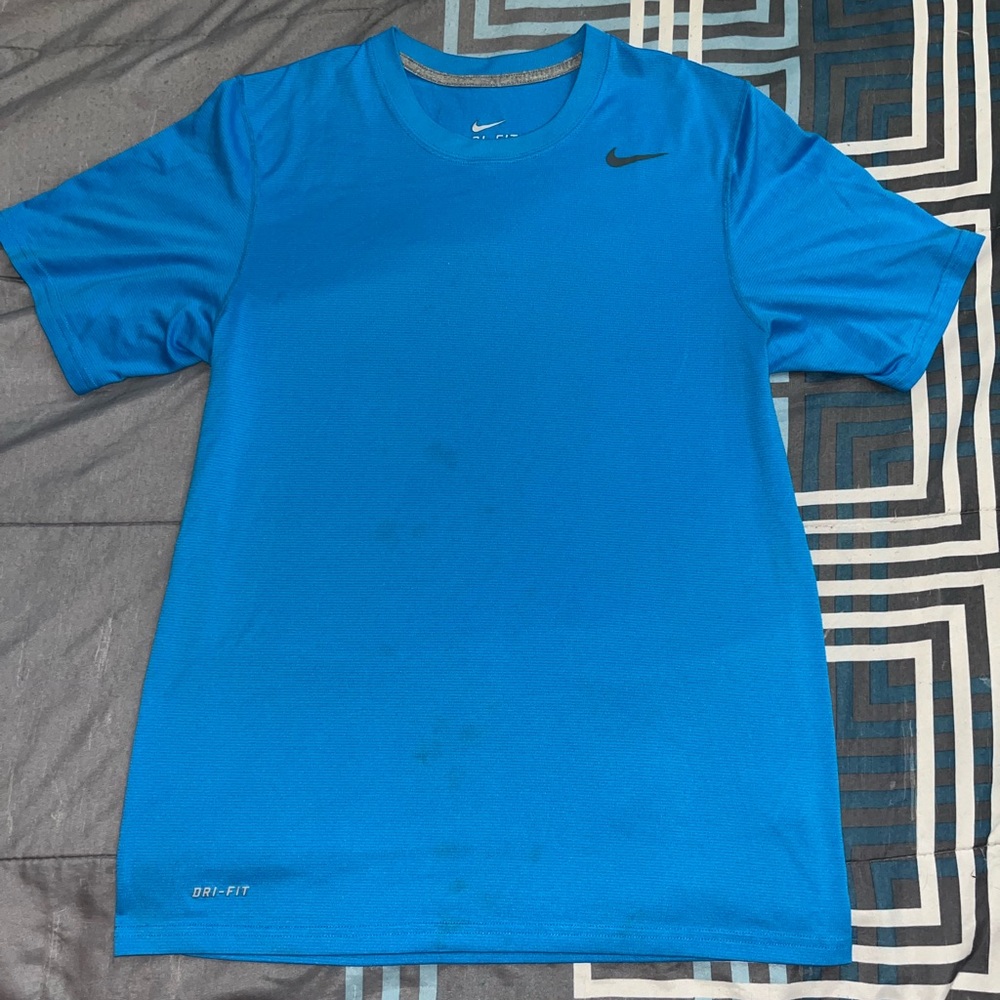 Nike men’s turquoise SZ S tee